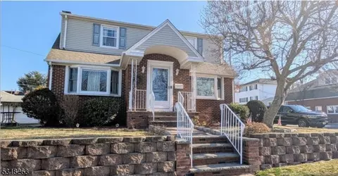 31 Wadsworth St, Wallington, NJ 07057