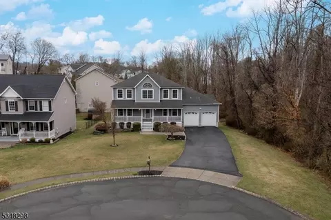 11 Windsor Dr, Newton, NJ 07860