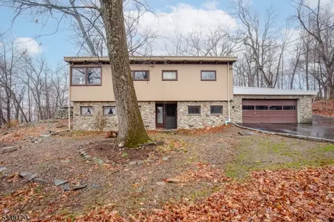 19 Minnehaha Blvd, Oakland, NJ 07436