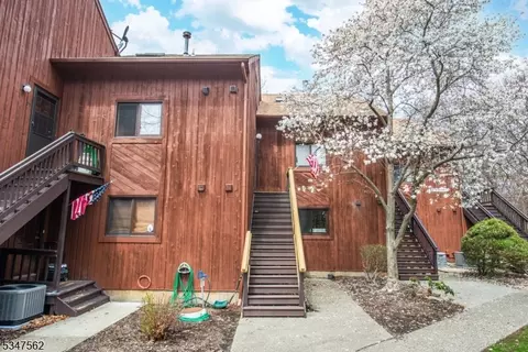 2 Solitude Ct UNIT 6, Vernon, NJ 07462
