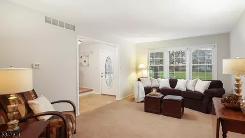 2 S Hampton Ct, Flemington, NJ 08822 photo 9