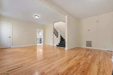 38 Scofield St, Newark, NJ 07106