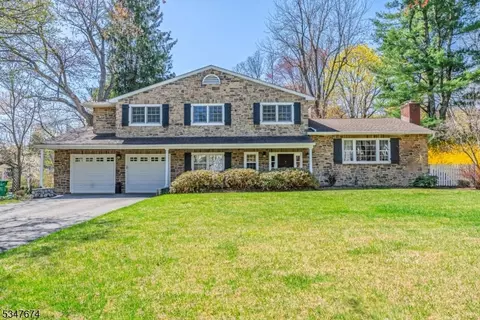 7 Drake Rd, Mendham, NJ 07945