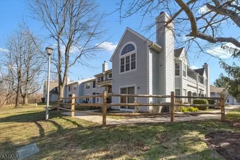28 Oswestry Way, Somerset, NJ 08873
