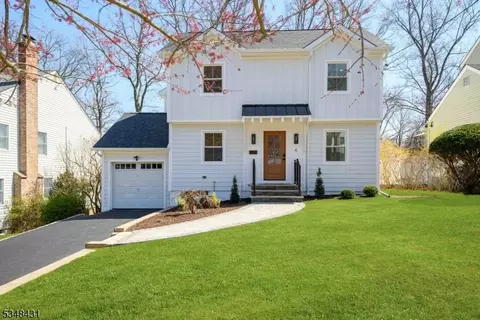 4 Longacre Dr, Livingston, NJ 07039
