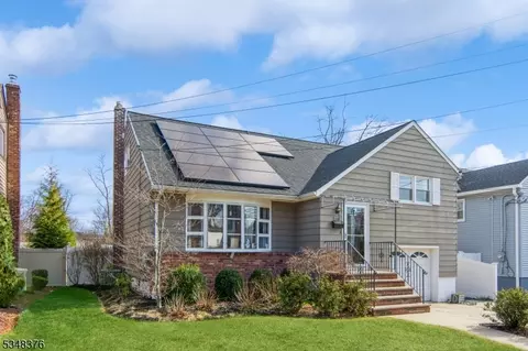 216 Freeman St, Woodbridge, NJ 07095