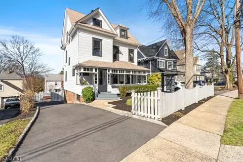 Exterior - 47 Mountain Ave, Summit, NJ 07901 photo 8 of 9