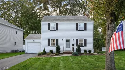 23 Concord Dr, Livingston, NJ 07039