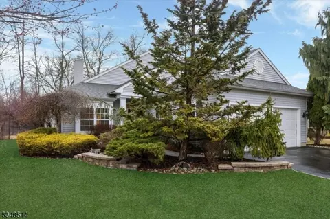 47 Daulton Dr, Somerset, NJ 08873