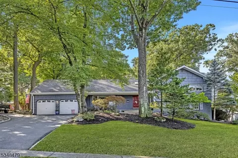 17 Tall Oaks Dr, Wayne, NJ 07470