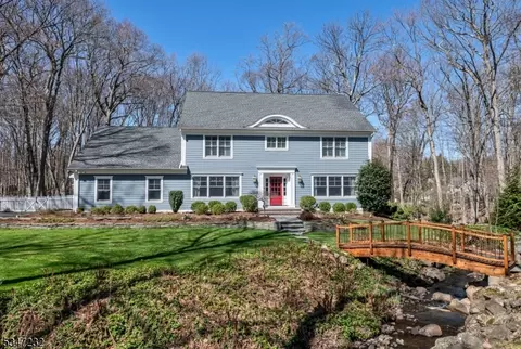 40 Cambridge Dr, Allendale, NJ 07401