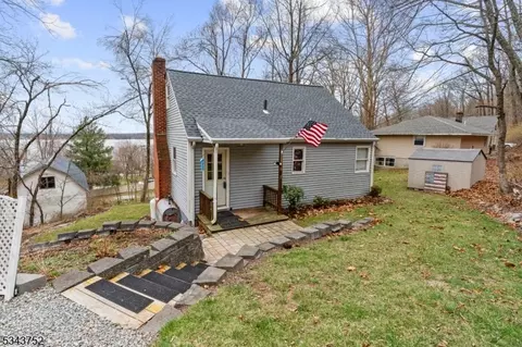 16 4th Ave, Branchville, NJ 07826