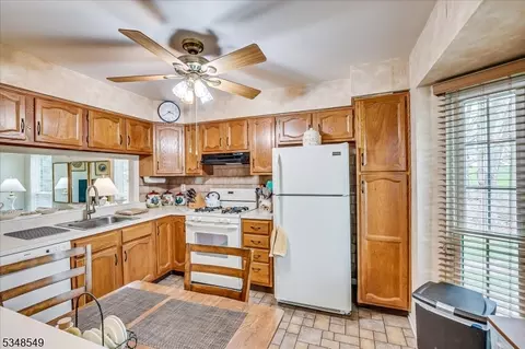 506 Maplecrest Rd, Edison, NJ 08820 photo 14