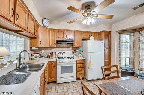 506 Maplecrest Rd, Edison, NJ 08820 photo 15