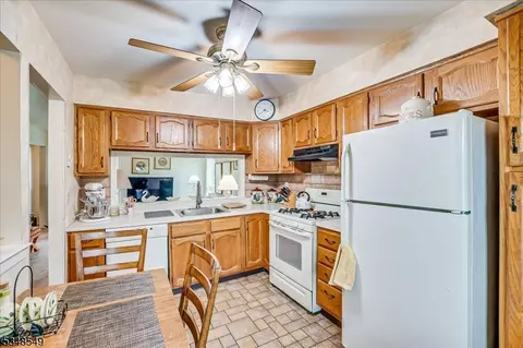 506 Maplecrest Rd, Edison, NJ 08820 photo 13