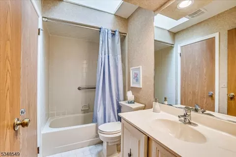506 Maplecrest Rd, Edison, NJ 08820 photo 9
