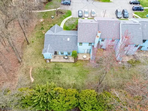 506 Maplecrest Rd, Edison, NJ 08820 photo 4