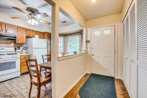 506 Maplecrest Rd, Edison, NJ 08820 photo 8