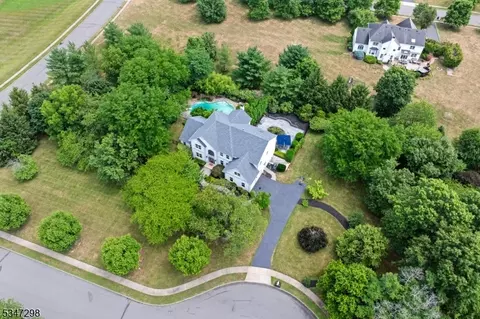 9 Hanover Ct, Montgomery, NJ 08558