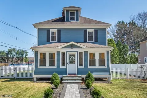 28 N Hillside Ave, Succasunna, NJ 07876