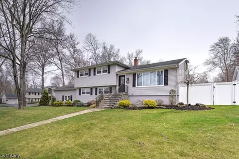 47 Seneca Trl, Wayne, NJ 07470 photo 2