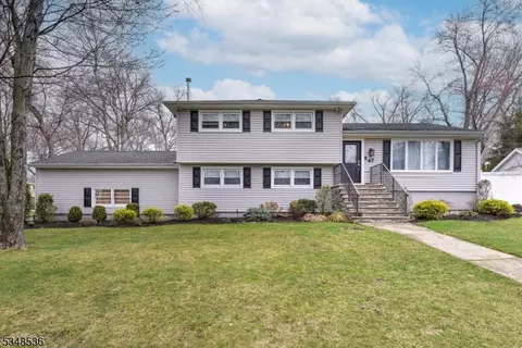 47 Seneca Trl, Wayne, NJ 07470