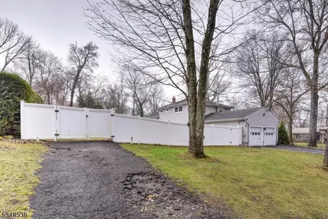 47 Seneca Trl, Wayne, NJ 07470 photo 3