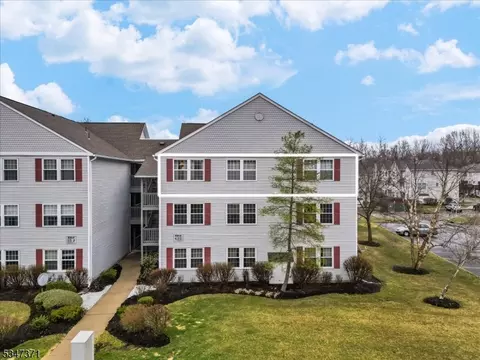 64 Dayton Ct UNIT 306, Hackettstown, NJ 07840