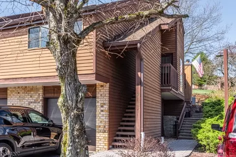 64 Meadowview Dr, Annandale, NJ 08801