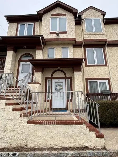 101 Michaels Ct, Woodbridge Twp, NJ 07095