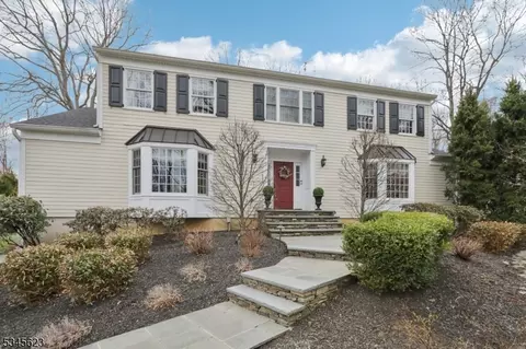 11 Laurel Hill Dr, Randolph, NJ 07869