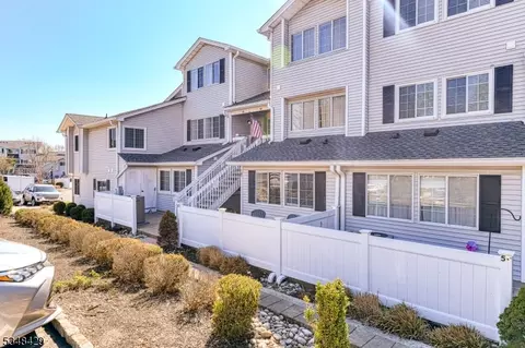 61 Parkside Rd, Bedminster, NJ 07921