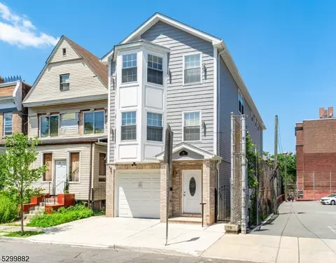 65 Alexander St, Newark, NJ 07106