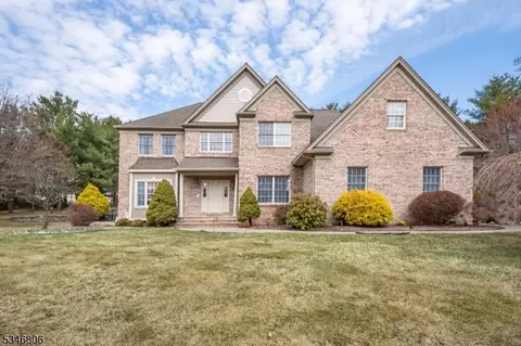 7 Blue Bird Ct, Randolph, NJ 07869
