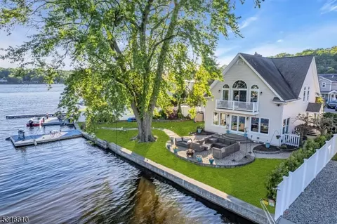 35 Benedict Dr, Lake Hopatcong, NJ 07849