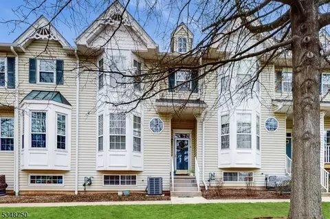 4 Stratton Ct, Flemington, NJ 08822