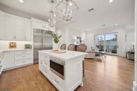 80 Claremont Rd #101, Bernardsville, NJ 07924