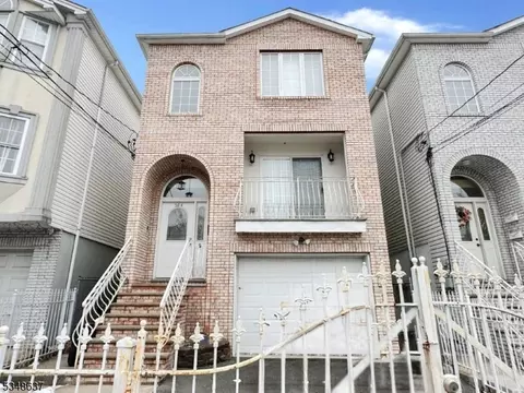 584 N 9th St, Newark, NJ 07107