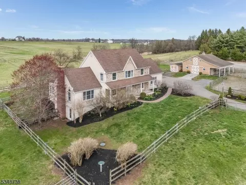 29 Larsen Rd, Ringoes, NJ 08551