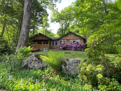155 Forest Lake Dr N, Byram Twp, NJ 07821