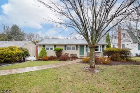 75 Pawnee Ave, Oakland, NJ 07436