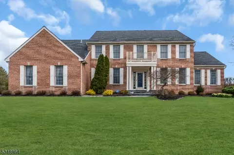 6 Finch Ct, West Windsor, NJ 08550