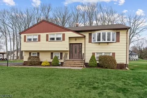 8 Cole Rd, Fairfield, NJ 07004