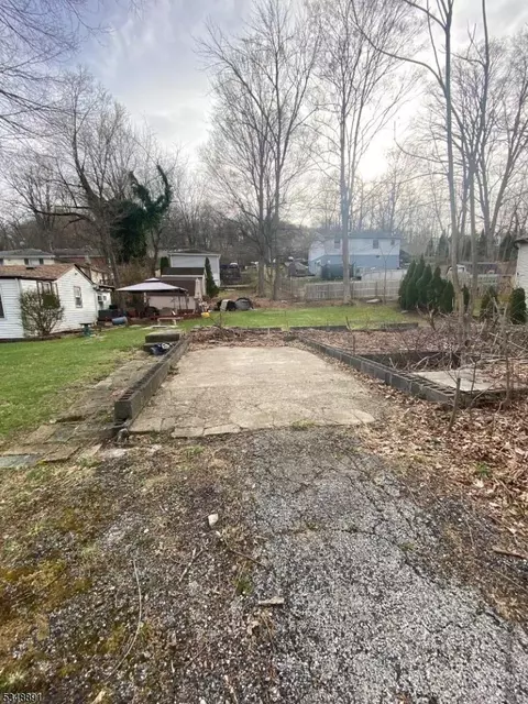 58 S Shore Dr, Wantage Twp, NJ 07461