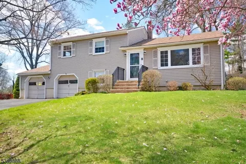 8 Crescent Dr, Whippany, NJ 07981