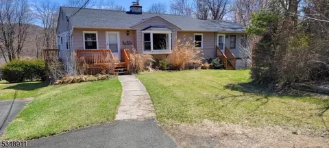 93 Plant St, Ogdensburg, NJ 07439