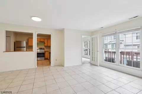 556 Ridge Ln, Fort Lee, NJ 07024