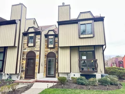 120 Wimbledon Sq, Hackettstown, NJ 07840