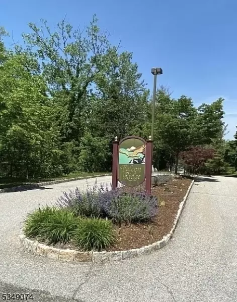 136 Falcon Ridge Way #6, Hamburg, NJ 07419