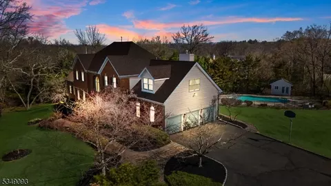 1 Van Fleet Ct, Hillsborough, NJ 08844